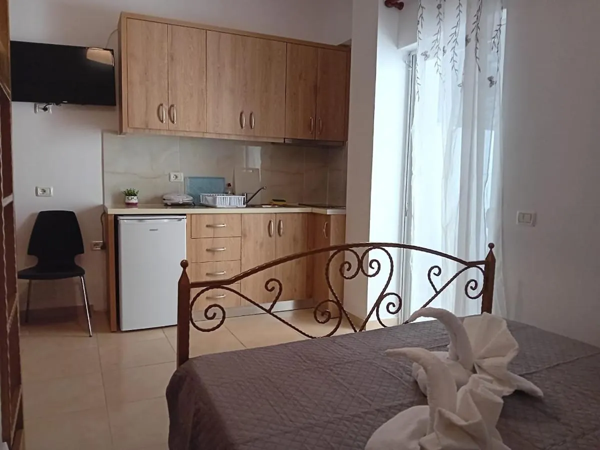 Artur Apartments Himare Hotel