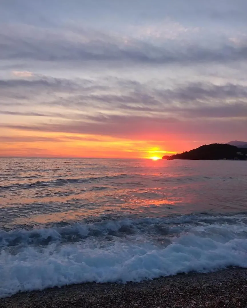 Artur Apartments Himara 0*,