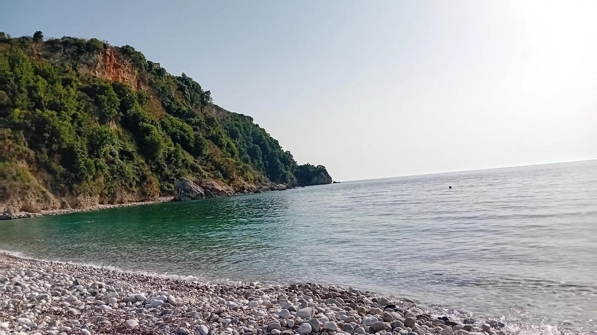 Artur Apartments Himare Hotel