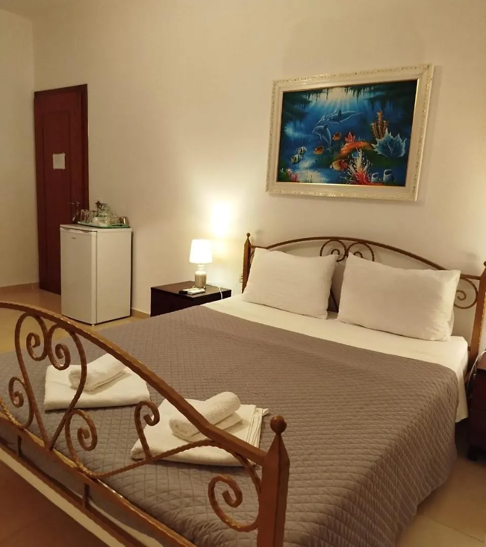 Artur Apartments Himara Hotel