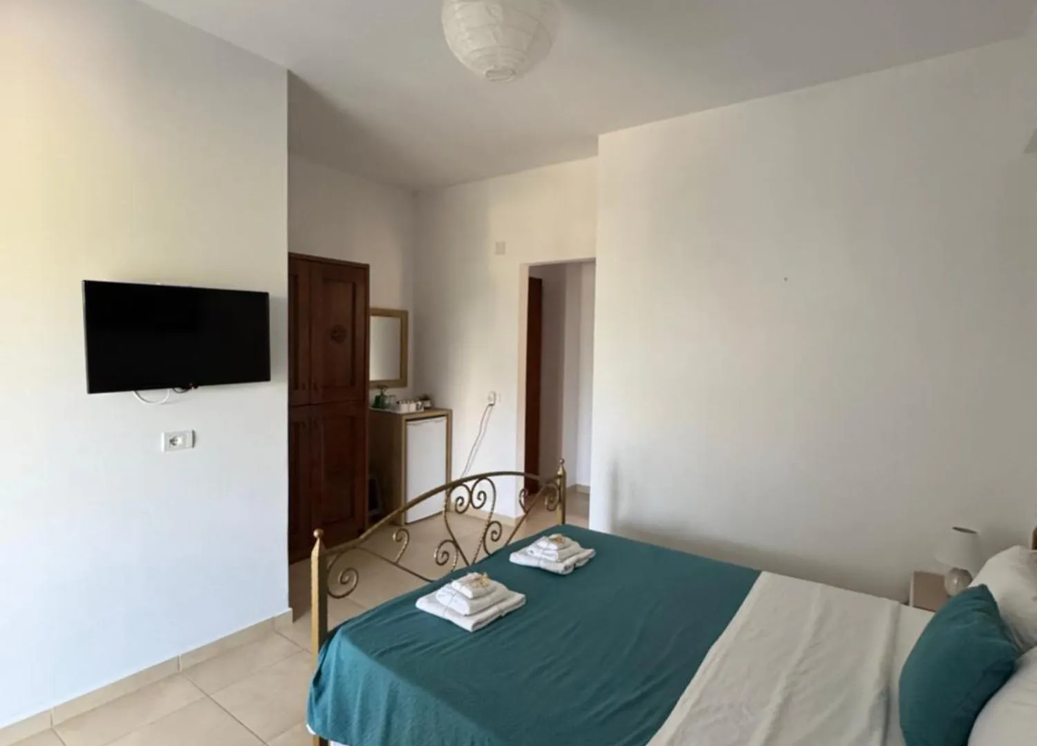 Artur Apartments Himare Hotel