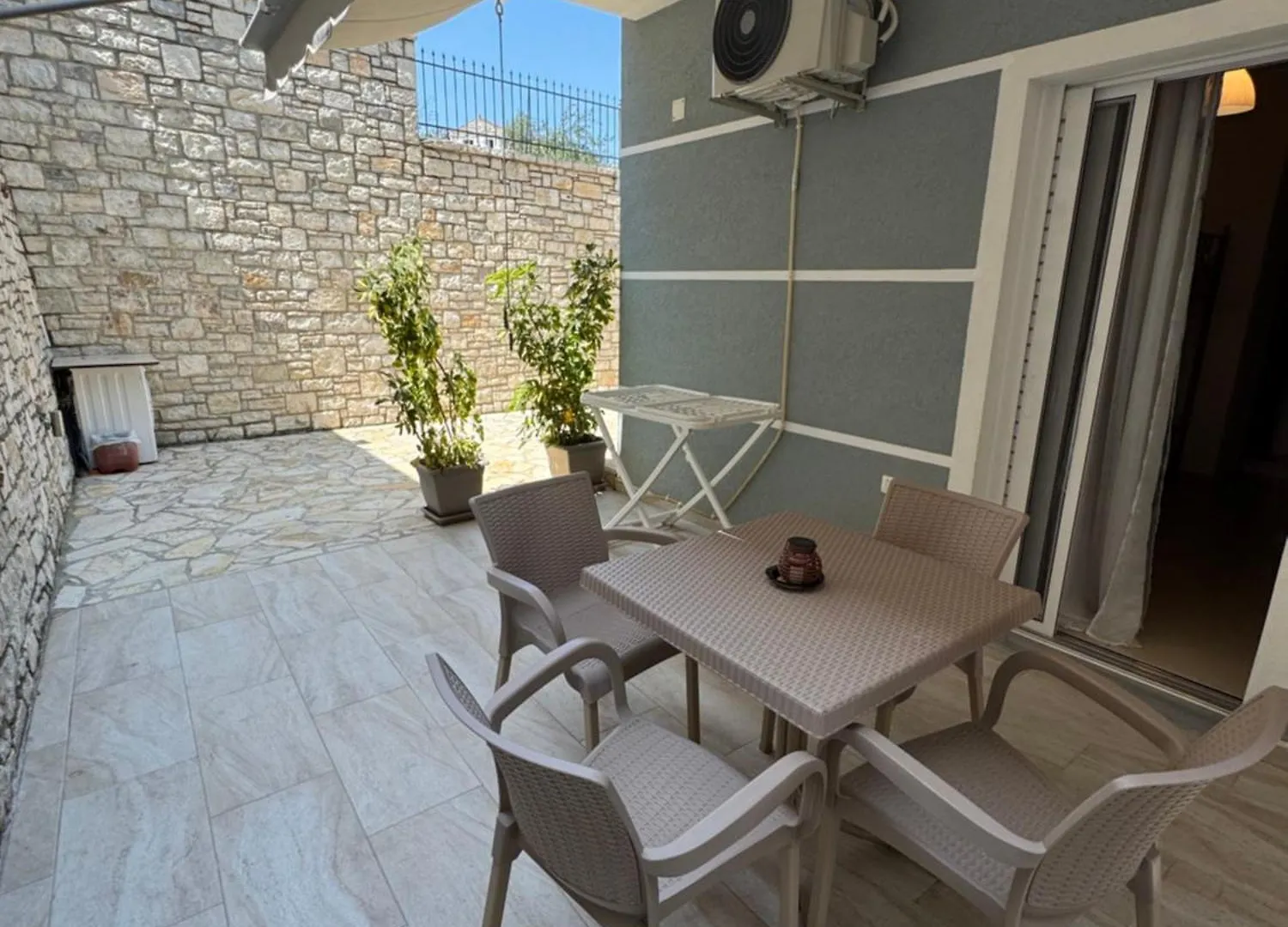 Artur Apartments Himara 0*,