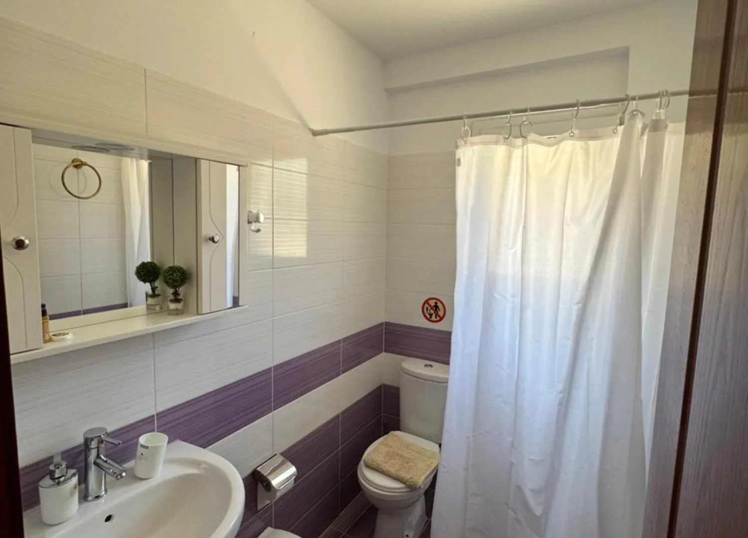 Artur Apartments Himare Hotel
